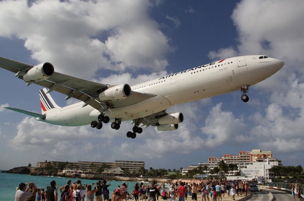 Καραϊβική: Τουρίστρια σκοτώθηκε από τα καυσαέρια αεροπλάνου που απογειώθηκε